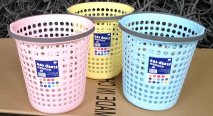 廠家批發2013新款垃圾桶/廢紙簍/壓邊紙簍 家用垃圾桶/辦公室紙簍 - 廠家批發2013新款垃圾桶/廢紙簍/壓邊紙簍 家用垃圾桶/辦公室紙簍廠家 - 廠家批發2013新款垃圾桶/廢紙簍/壓邊紙簍 家用垃圾桶/辦公室紙簍價格 - 臺州市雙王塑料制品 - 